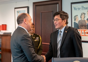 Under Secretary of the Army meets with Singapore delegation
