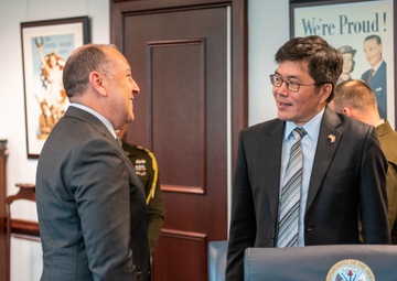 Under Secretary of the Army meets with Singapore delegation