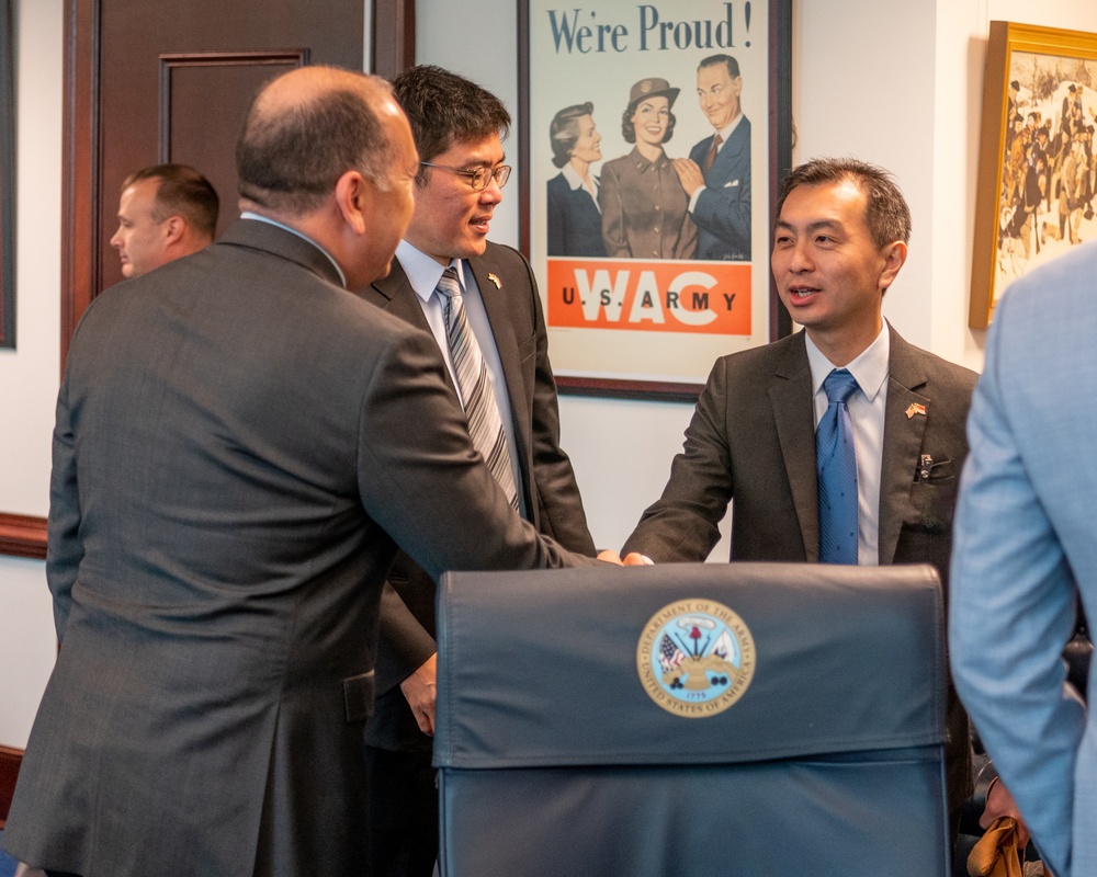 Under Secretary of the Army meets with Singapore delegation