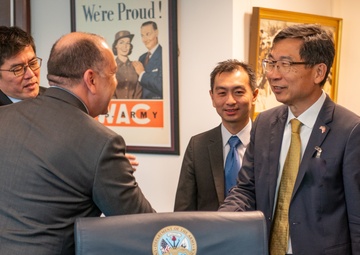 Under Secretary of the Army meets with Singapore delegation