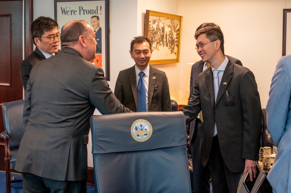 Under Secretary of the Army meets with Singapore delegation