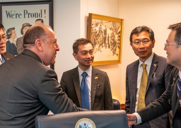 Under Secretary of the Army meets with Singapore delegation