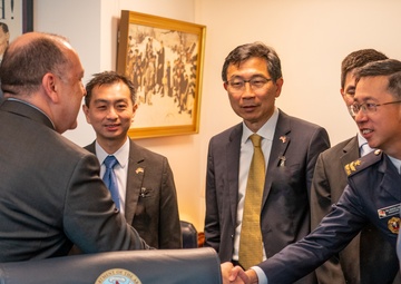 Under Secretary of the Army meets with Singapore delegation