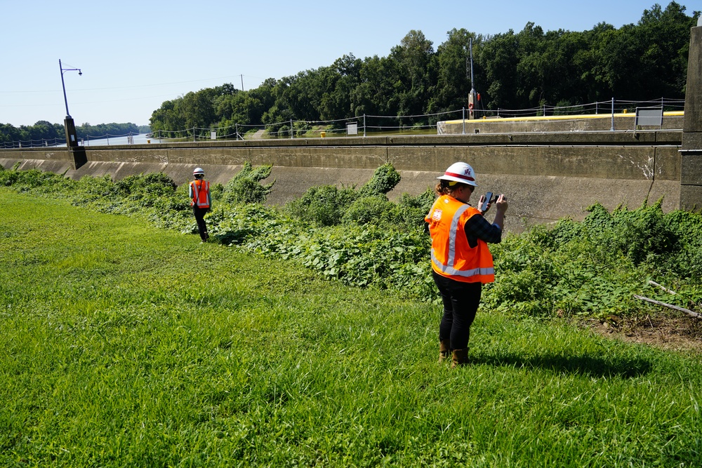 Dam Safety team performs periodic inspections at Green River Lock and Dams No. 1, 2