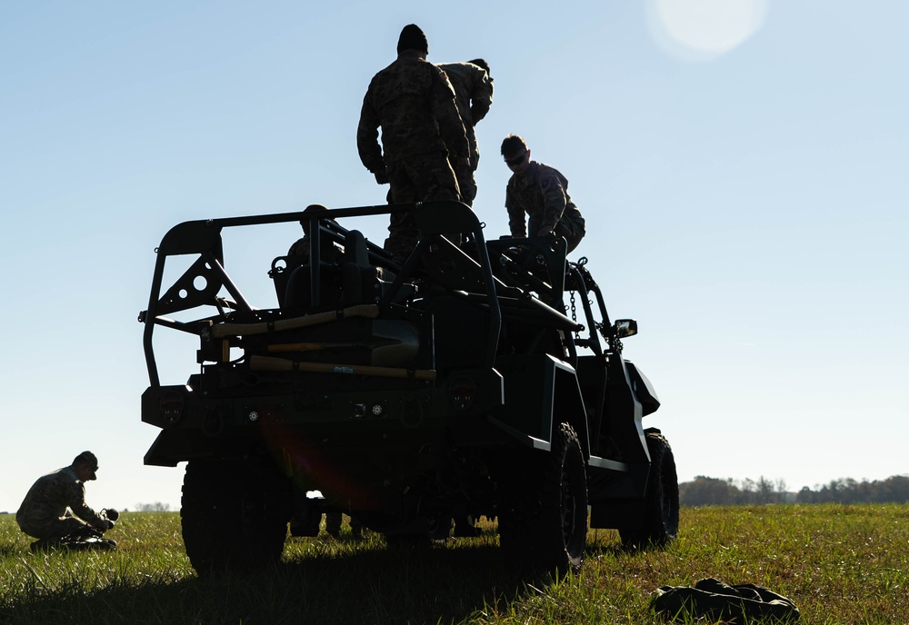 2BCT Soldiers prepare ISVs for sling load operations