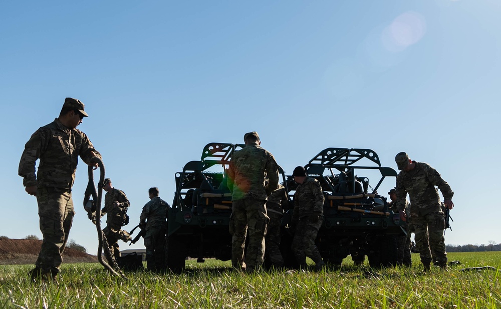 2BCT Soldiers prepare ISVs for sling load operations