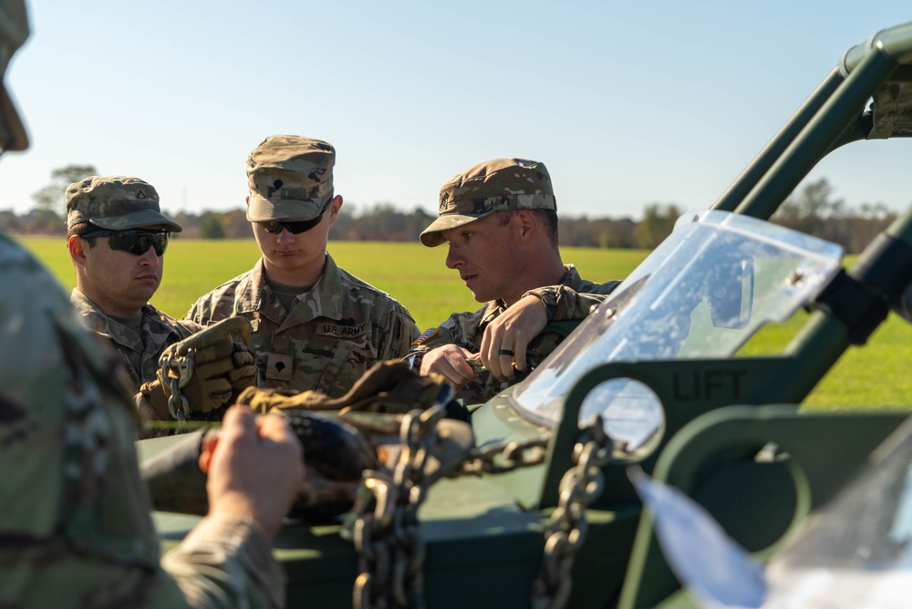 2BCT Soldiers prepare ISVs for sling load operations