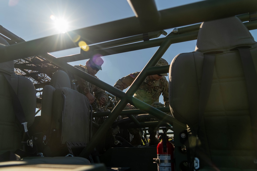 2BCT Soldiers prepare ISVs for sling load operations