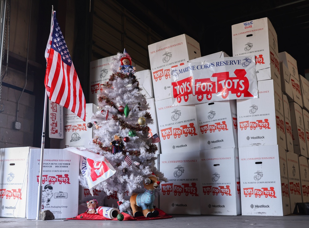 Quantico Marines volunteer with Toys for Tots