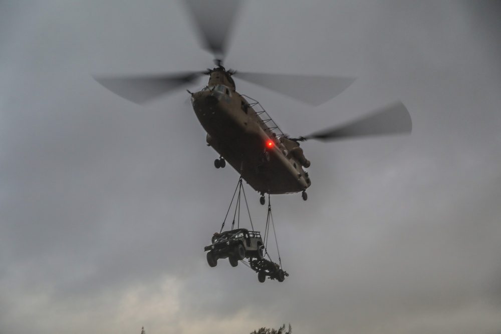 JPMRC 24-01: 3-7 FA Soldiers conduct sling load operations