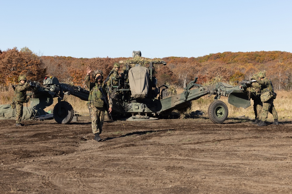 Resolute Dragon 23: JGSDF emplace Field Howitzer 70’s Type 19 Wheeled Howitzer Self-propelled guns