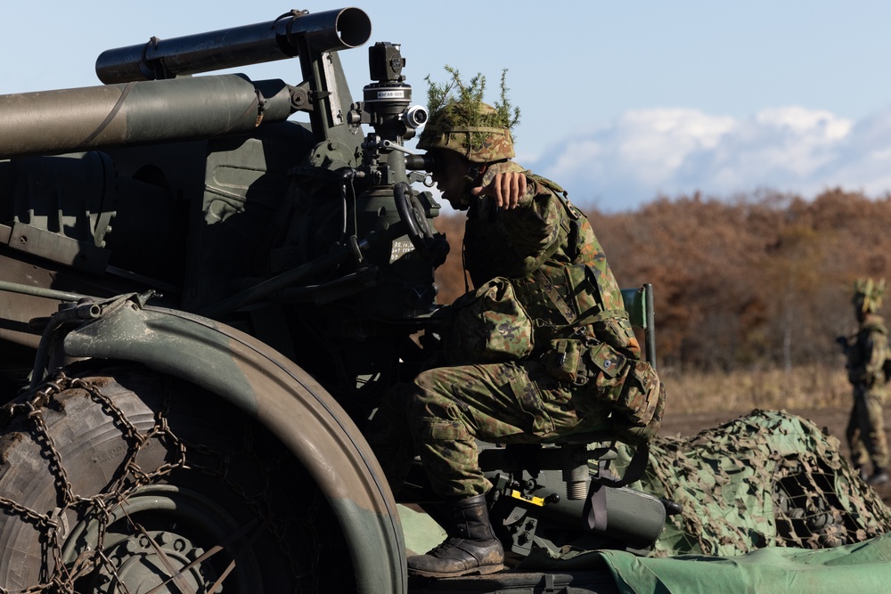 Resolute Dragon 23: JGSDF emplace Field Howitzer 70’s Type 19 Wheeled Howitzer Self-propelled guns