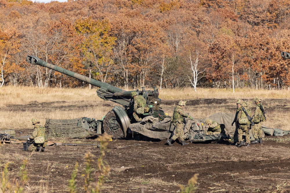 Resolute Dragon 23: JGSDF emplace Field Howitzer 70’s Type 19 Wheeled Howitzer Self-propelled guns