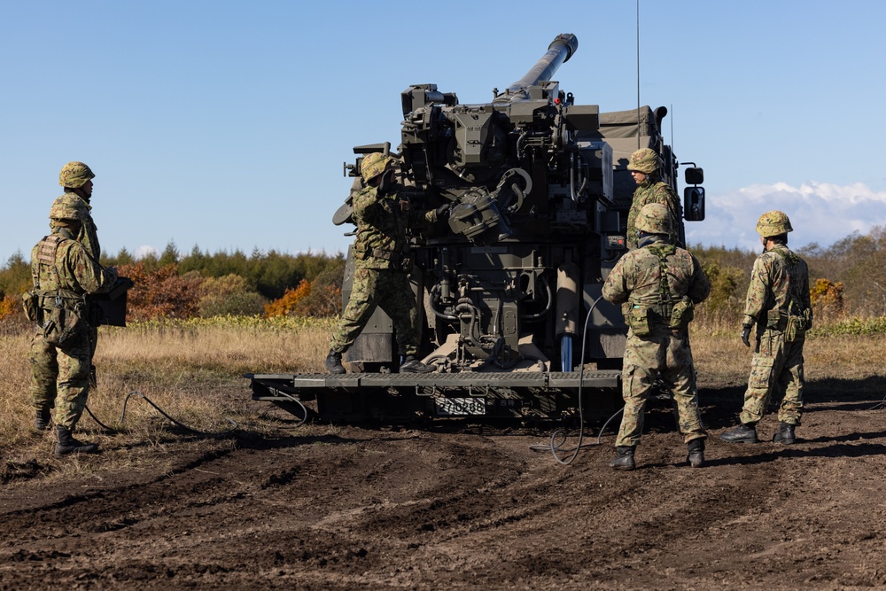 Resolute Dragon 23: JGSDF emplace Field Howitzer 70’s Type 19 Wheeled Howitzer Self-propelled guns