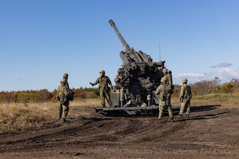 Resolute Dragon 23: JGSDF emplace Field Howitzer 70’s Type 19 Wheeled Howitzer Self-propelled guns