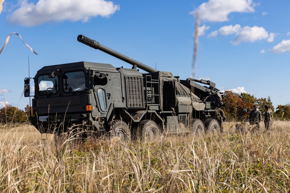 Resolute Dragon 23: JGSDF emplace Field Howitzer 70’s Type 19 Wheeled Howitzer Self-propelled guns