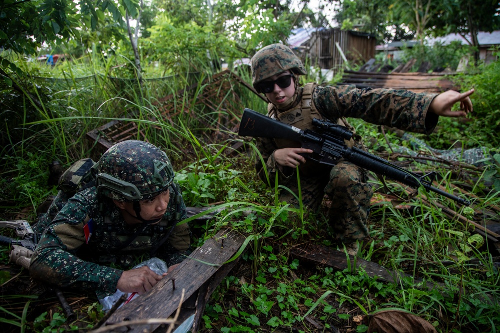 MRF-SEA Marines conduct Patrol During Corporals Course in Palawan