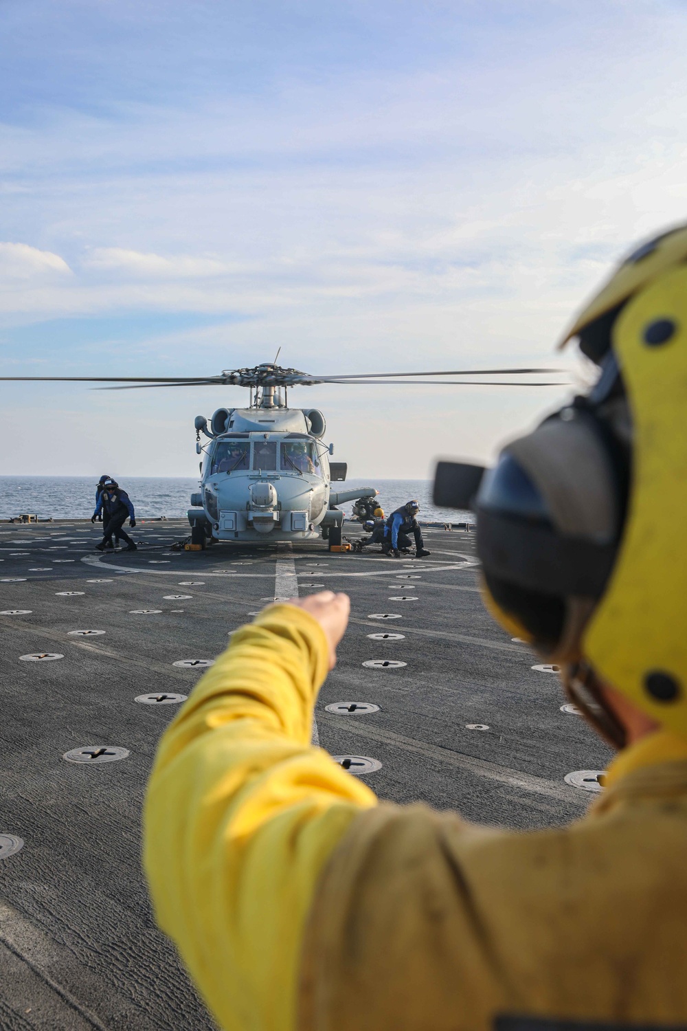 USS Carter Hall (LSD 50) Conducts Flight Operations in the Red Sea, Oct. 27, 2023