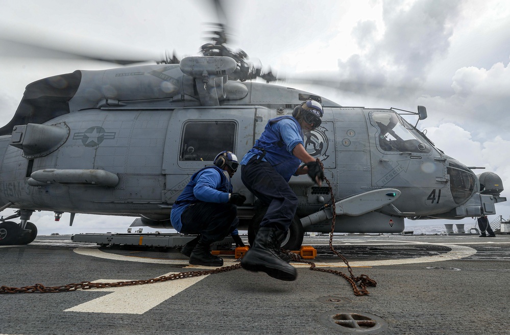 USS Dewey (DDG 105) Conducts Flight Operations in the South China Sea