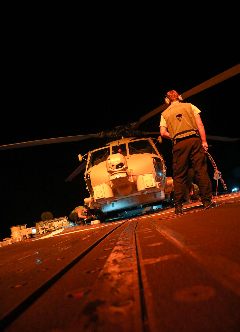 USS Dewey (DDG 105) Conducts Flight Operations in the South China Sea