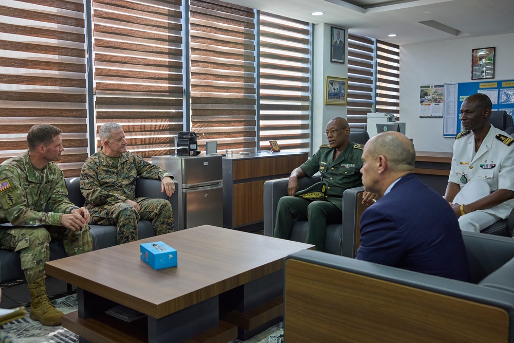 Maj. Gen. Sofge visits the Defense Institute of Senegal