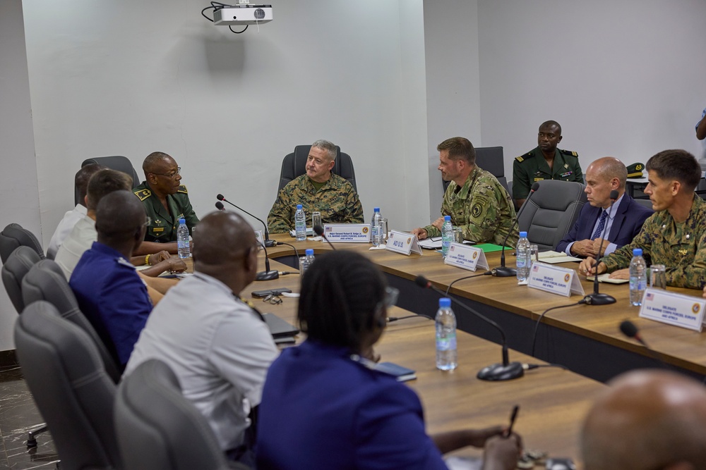 Maj. Gen. Sofge visits the Defense Institute of Senegal