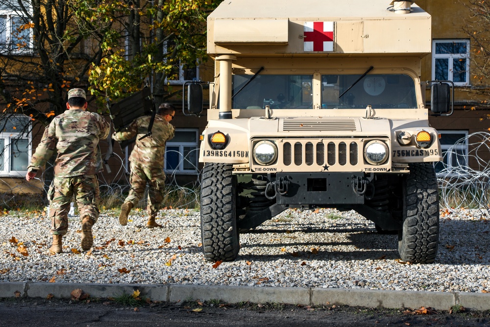 Powidz US Soldiers train for mass casualty scenario