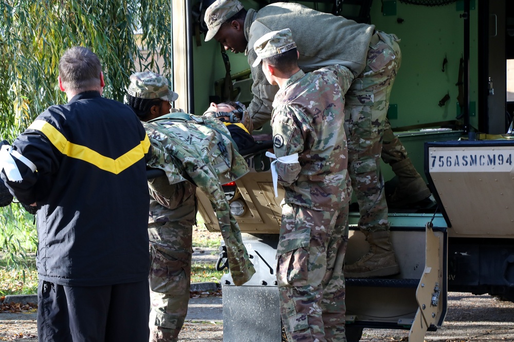 Powidz US Soldiers train for mass casualty scenario