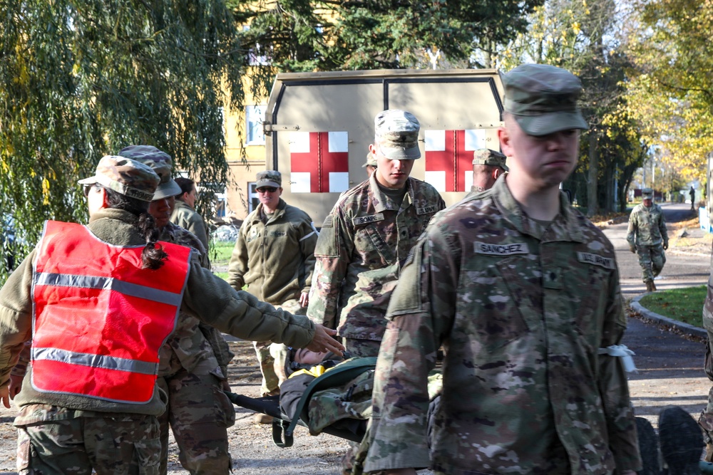 Powidz US Soldiers train for mass casualty scenario