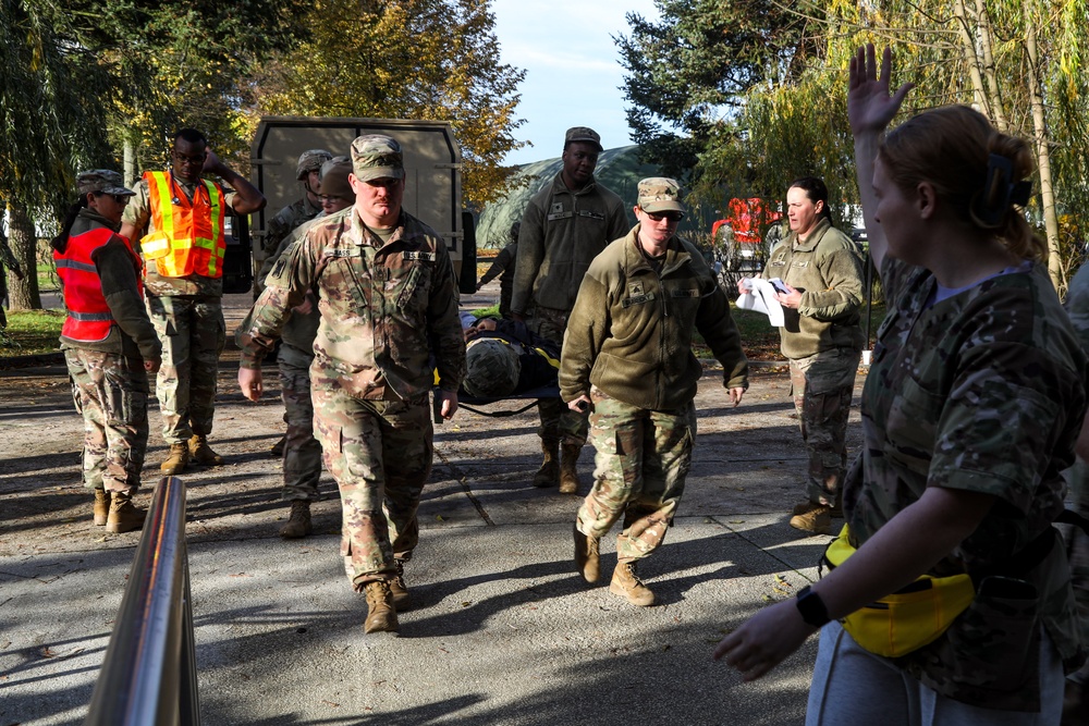 Powidz US Soldiers train for mass casualty scenario