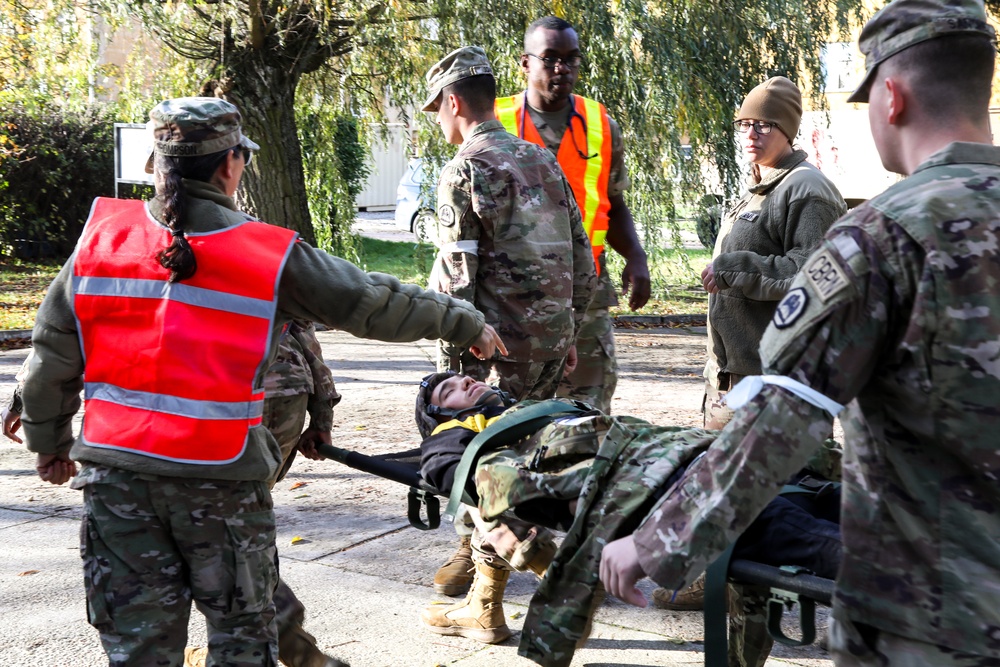 Powidz US Soldiers train for mass casualty scenario