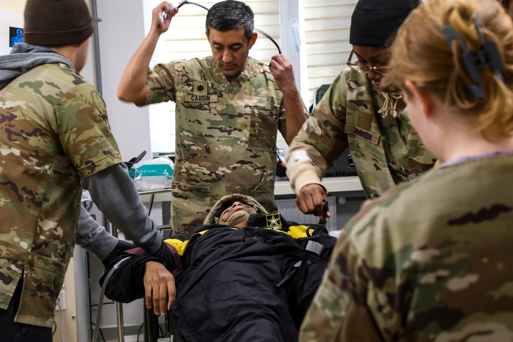 Powidz US Soldiers train for mass casualty scenario