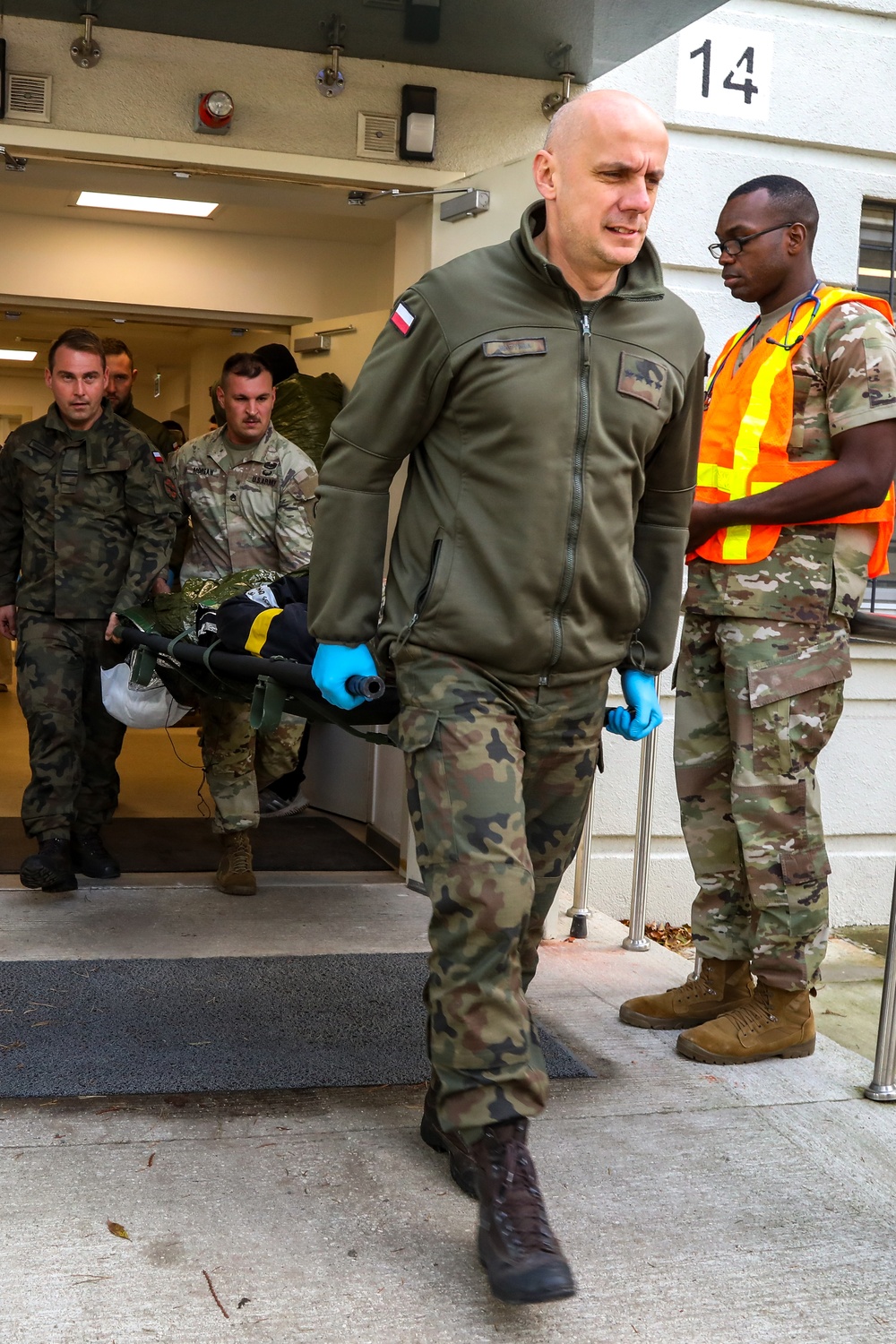 Powidz US Soldiers train for mass casualty scenario