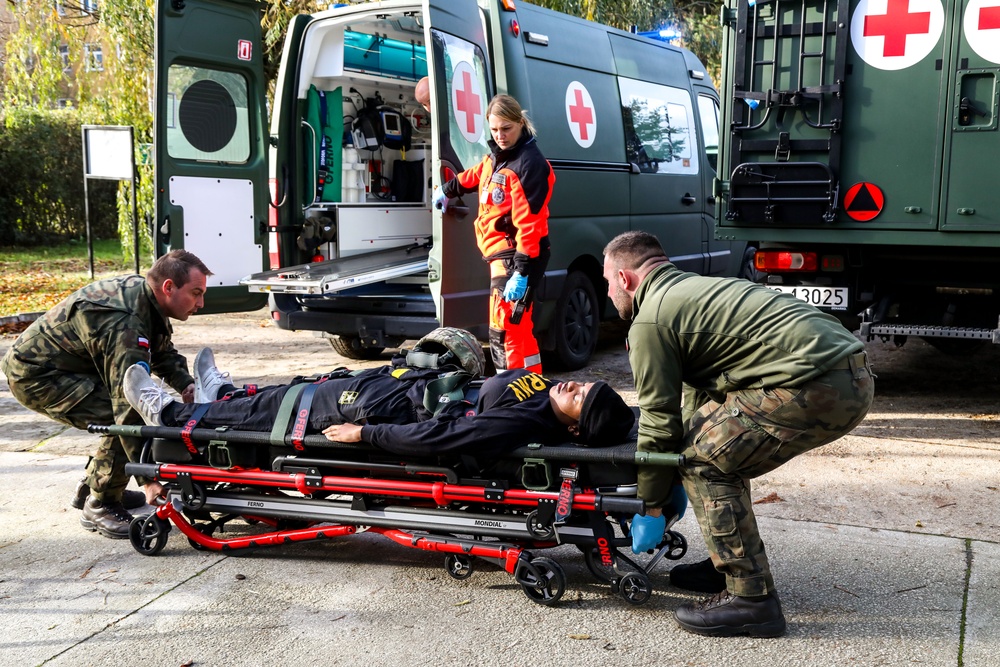 Powidz US Soldiers train for mass casualty scenario