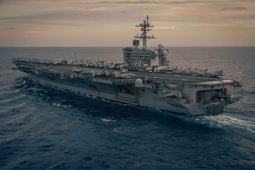 DVIDS - Images - USS Carl Vinson (CVN 70) Transits the Pacific Ocean ...