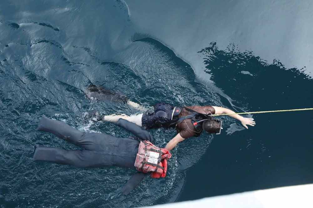 USS Thomas Hudner Conducts Man Overboard Drills