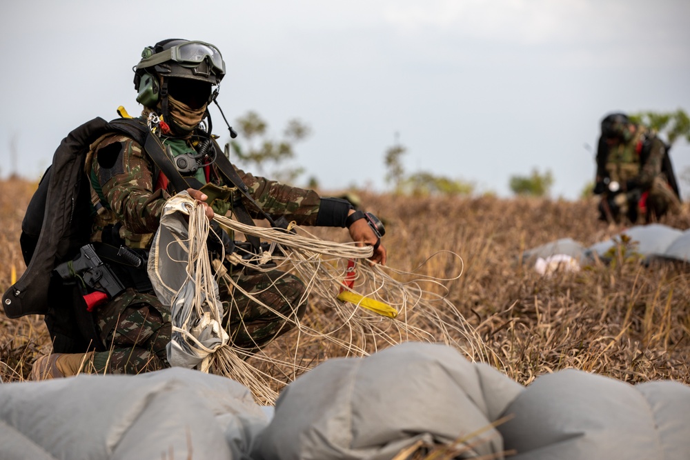 DVIDS - Images - U.S. and Brazilian Special Forces Conduct a HAHO Jump ...