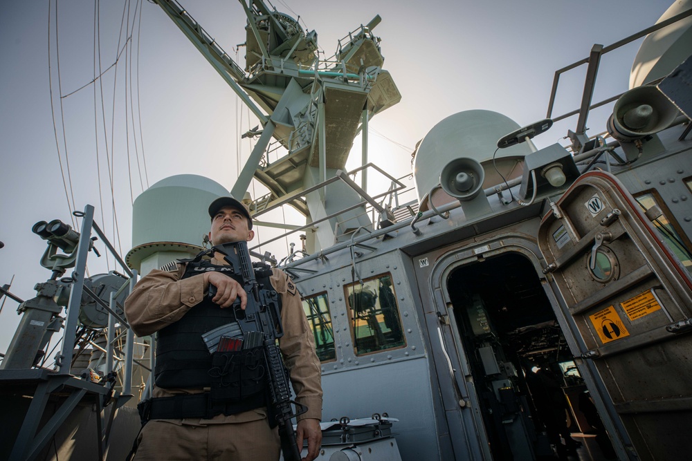 USS Carney Transits the Suez Canal