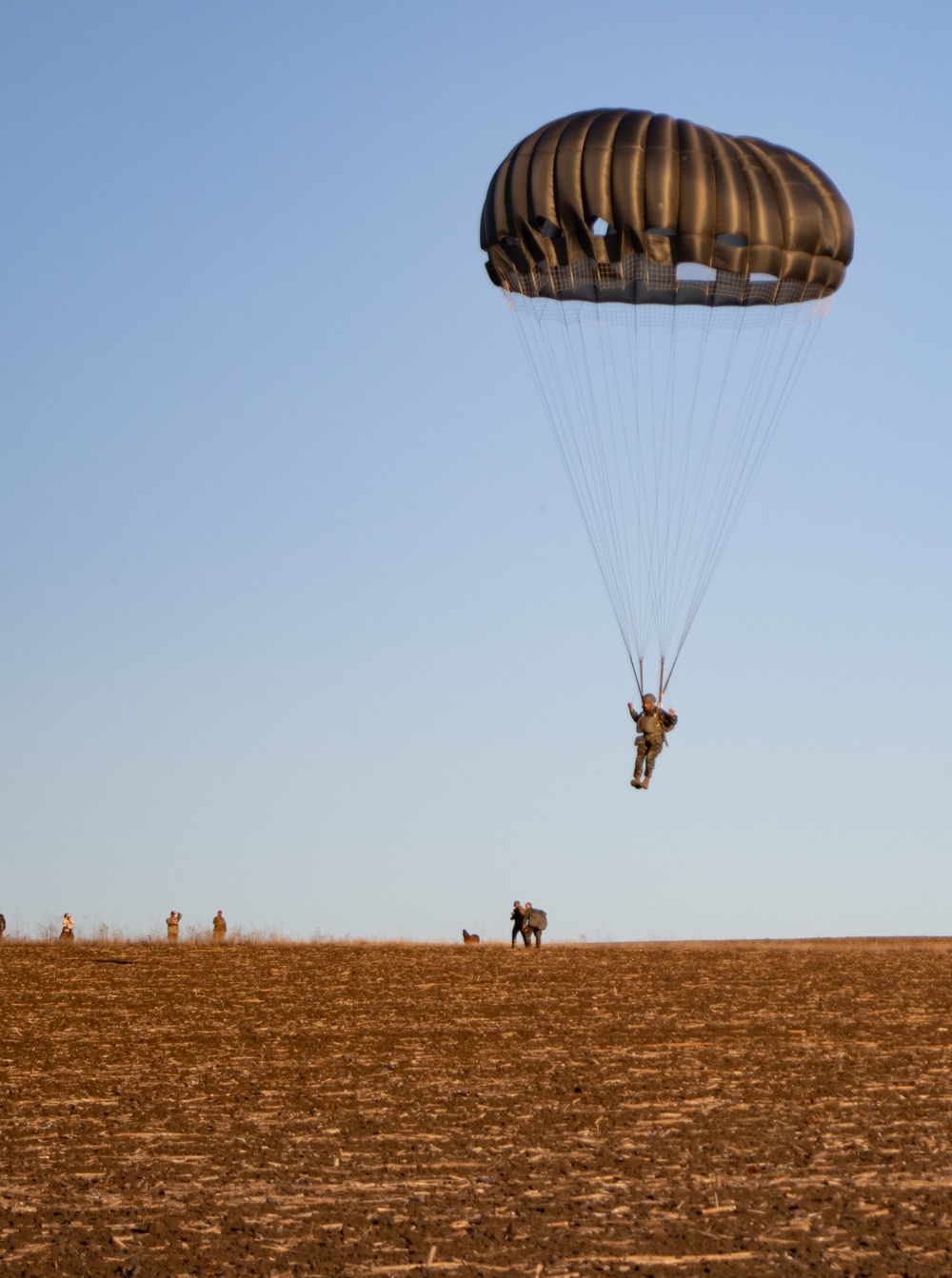 Paratroopers with Special Operations Command Europe jump with partners from Moldova