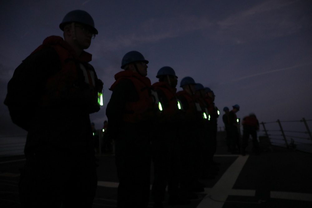 USS Ramage Conducts Underway Replenishment