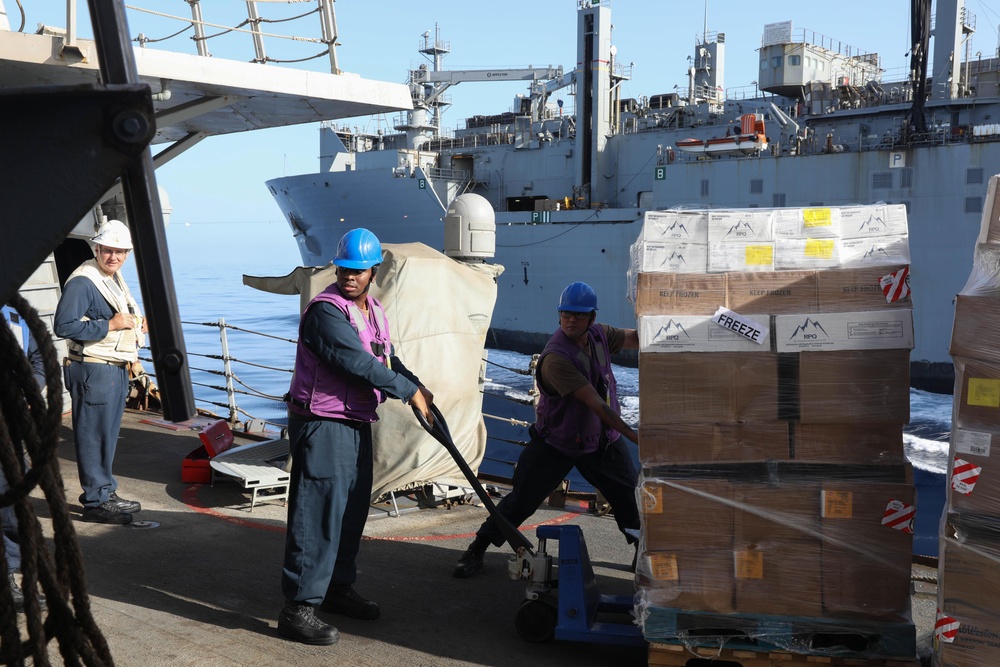 USS Ramage Conducts Underway Replenishment