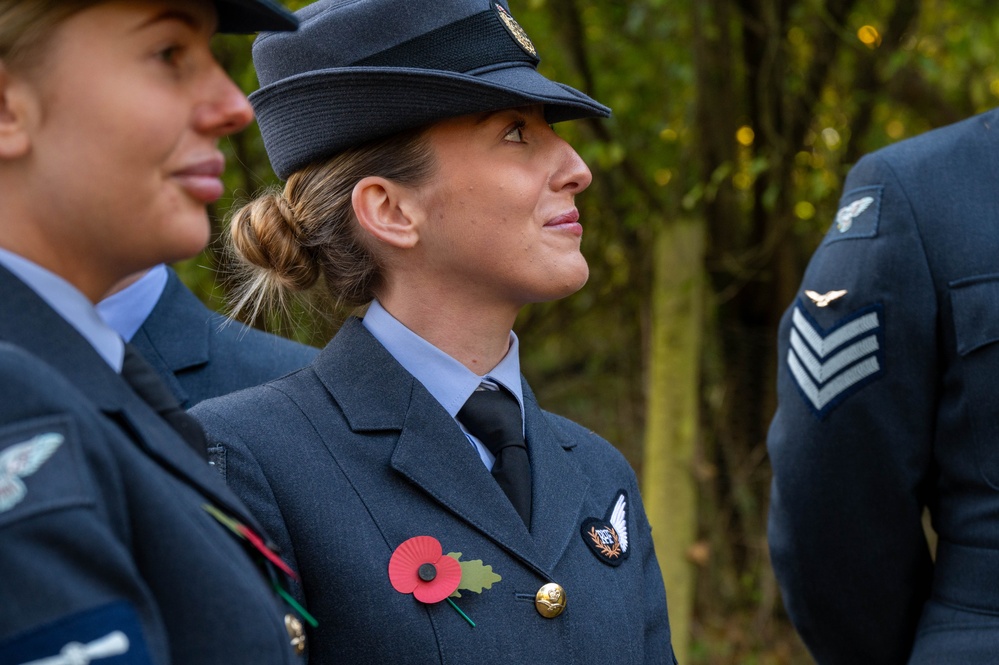 Pathfinders, Royal Air Force hold joint Remembrance Day ceremony