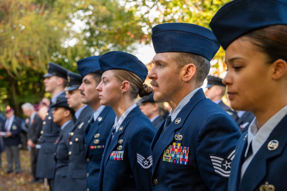 Pathfinders, Royal Air Force hold joint Remembrance Day ceremony