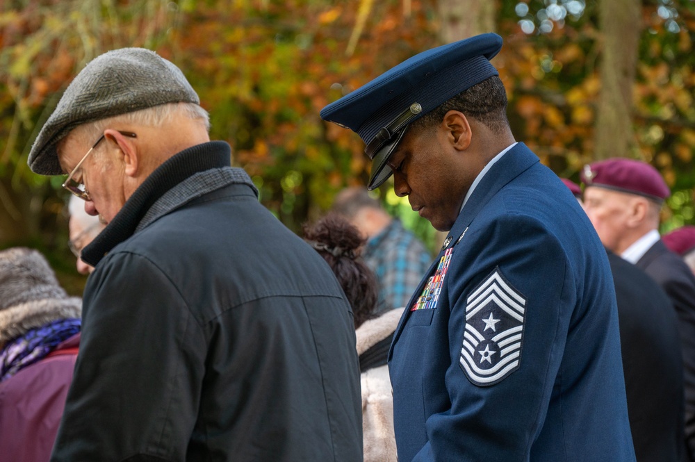 Pathfinders, Royal Air Force hold joint Remembrance Day ceremony