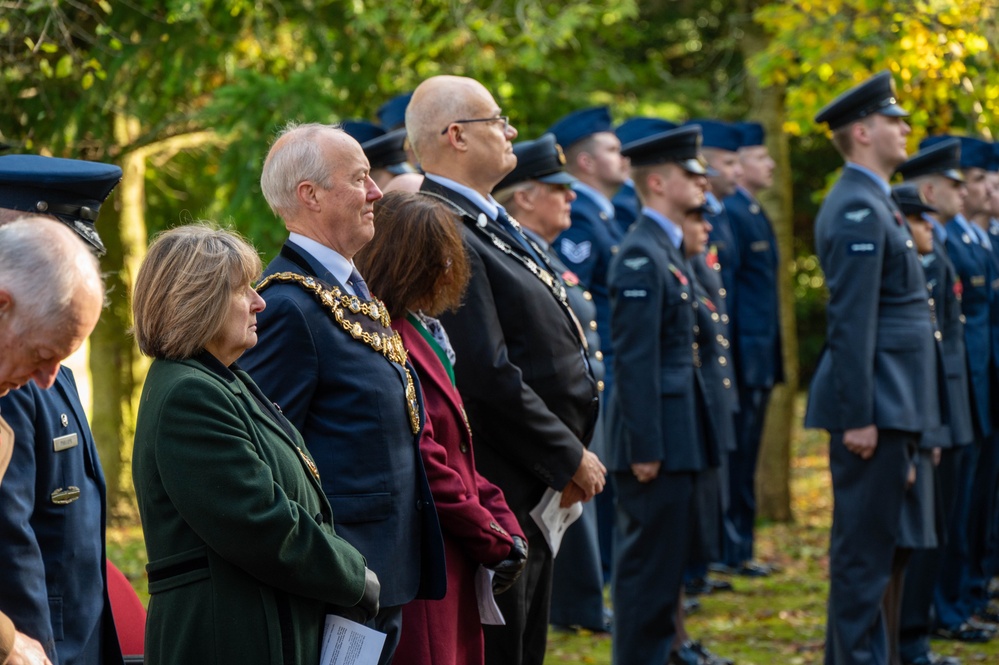 Pathfinders, Royal Air Force hold joint Remembrance Day ceremony