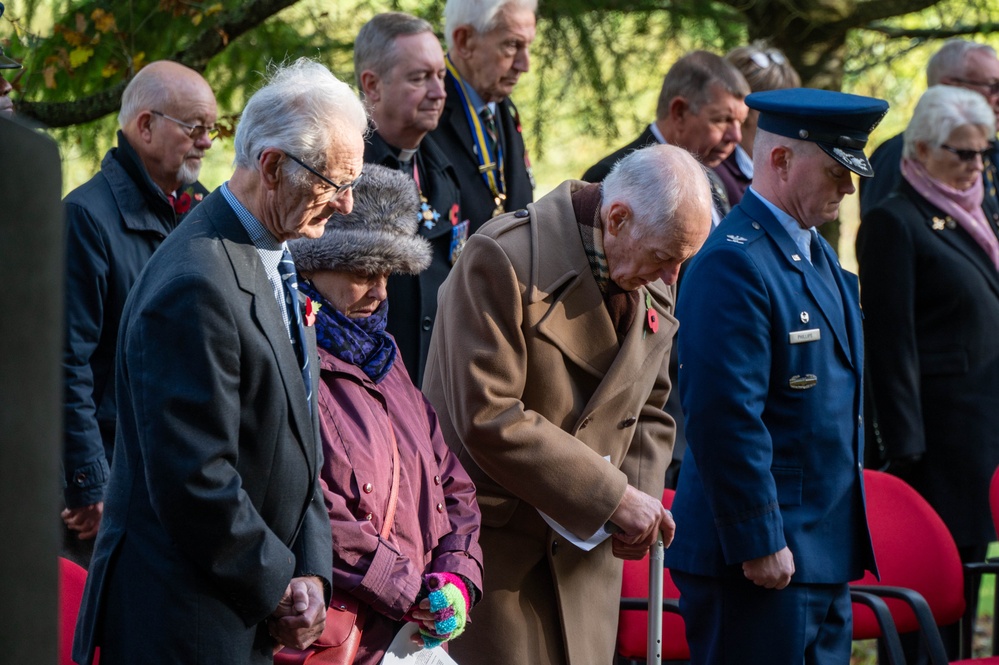 Pathfinders, Royal Air Force hold joint Remembrance Day ceremony