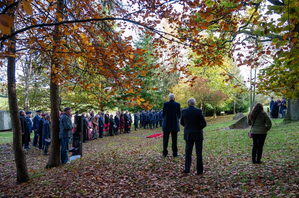 Pathfinders, Royal Air Force hold joint Remembrance Day ceremony