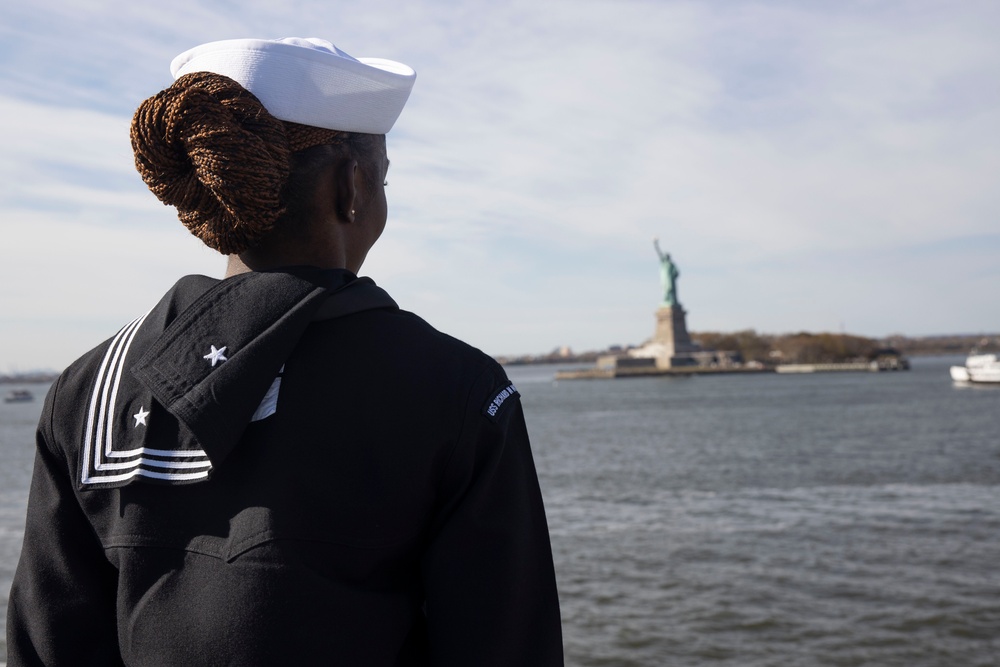 USS New York Man the rails