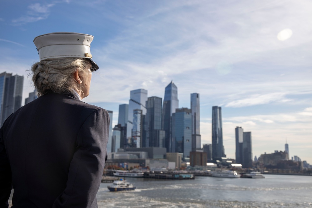 USS New York Man the rails