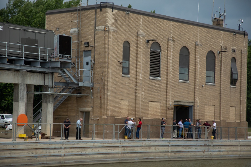Rock Island District Hosts LaGrange 1200' Lock Industry Day